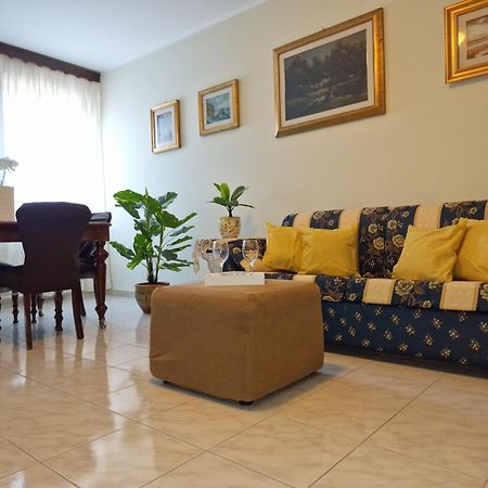 Lorenzo Guest Suite With Free Private Parking-- Cantieri Culturali 팔레르모 외부 사진